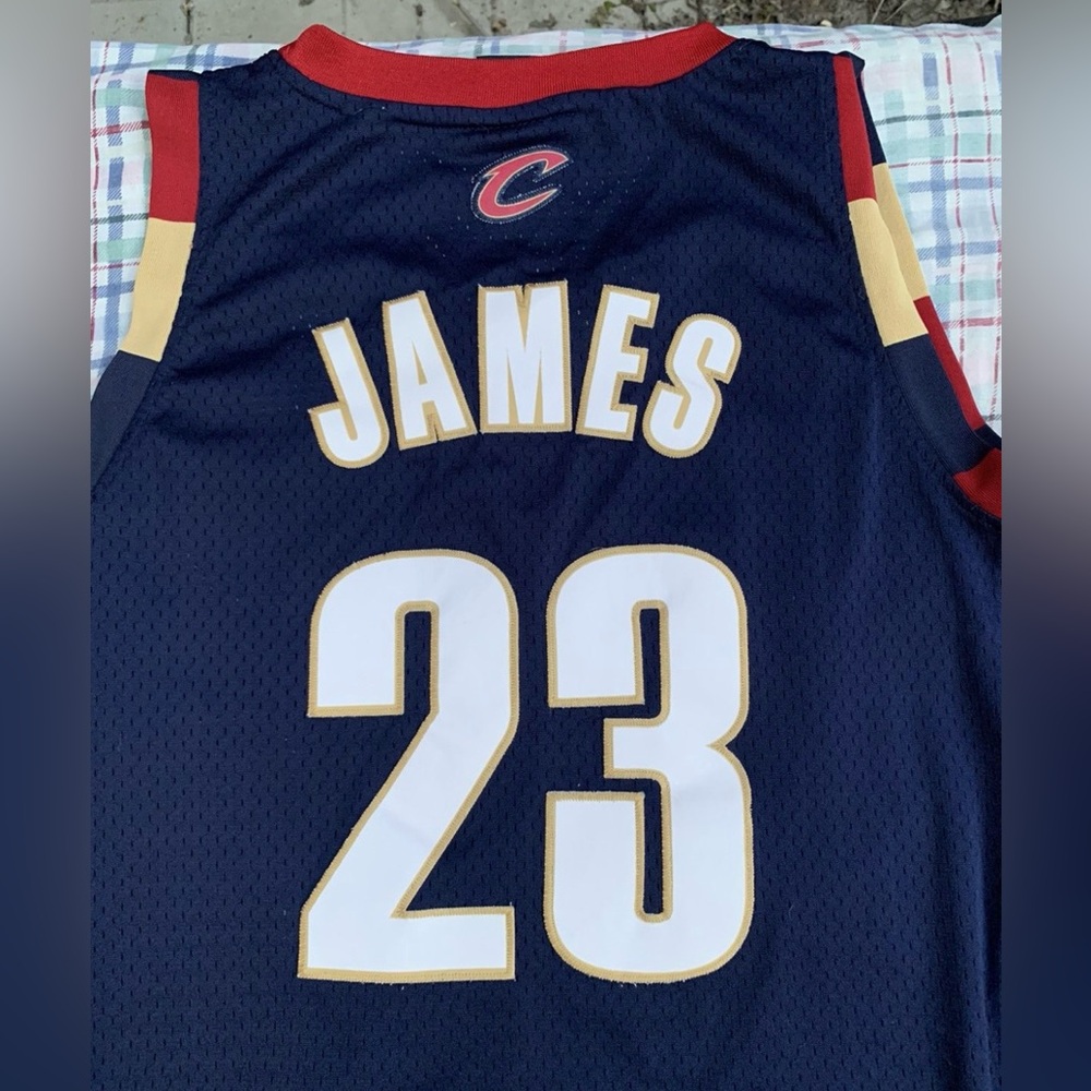 Reebok Cleveland Cavaliers Lebron James NBA Jersey
Size L - Picture 6 of 9